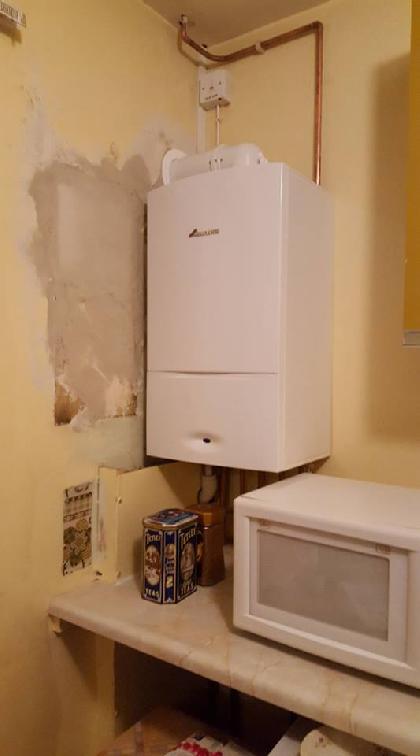 Wall-mounted white boiler 3
