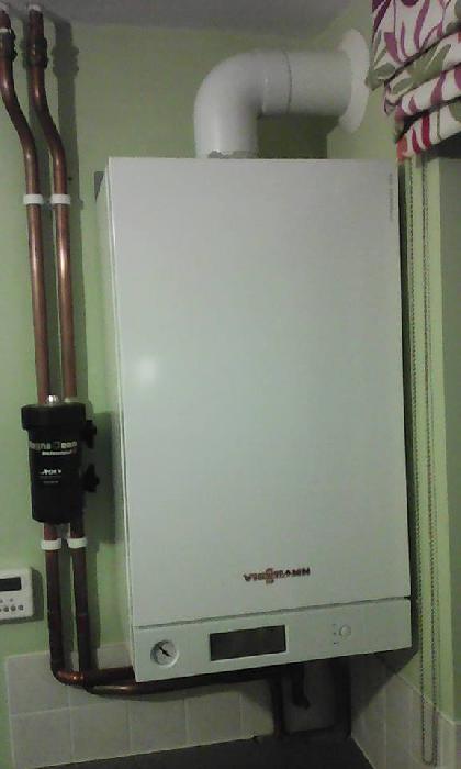 Wall-mounted white boiler 6